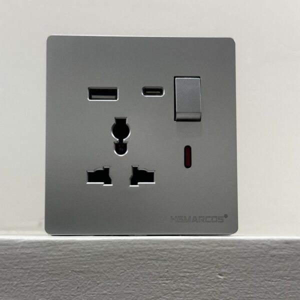 Executive Silver Universal Socket with USB & Type-C